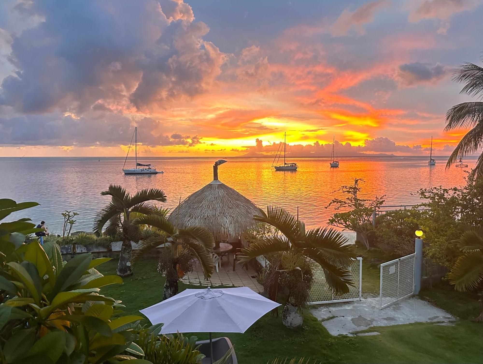 Meri Lodge Huahine Fare Esterno foto